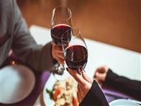 Tìm hiểu về rượu vang chát ngon 